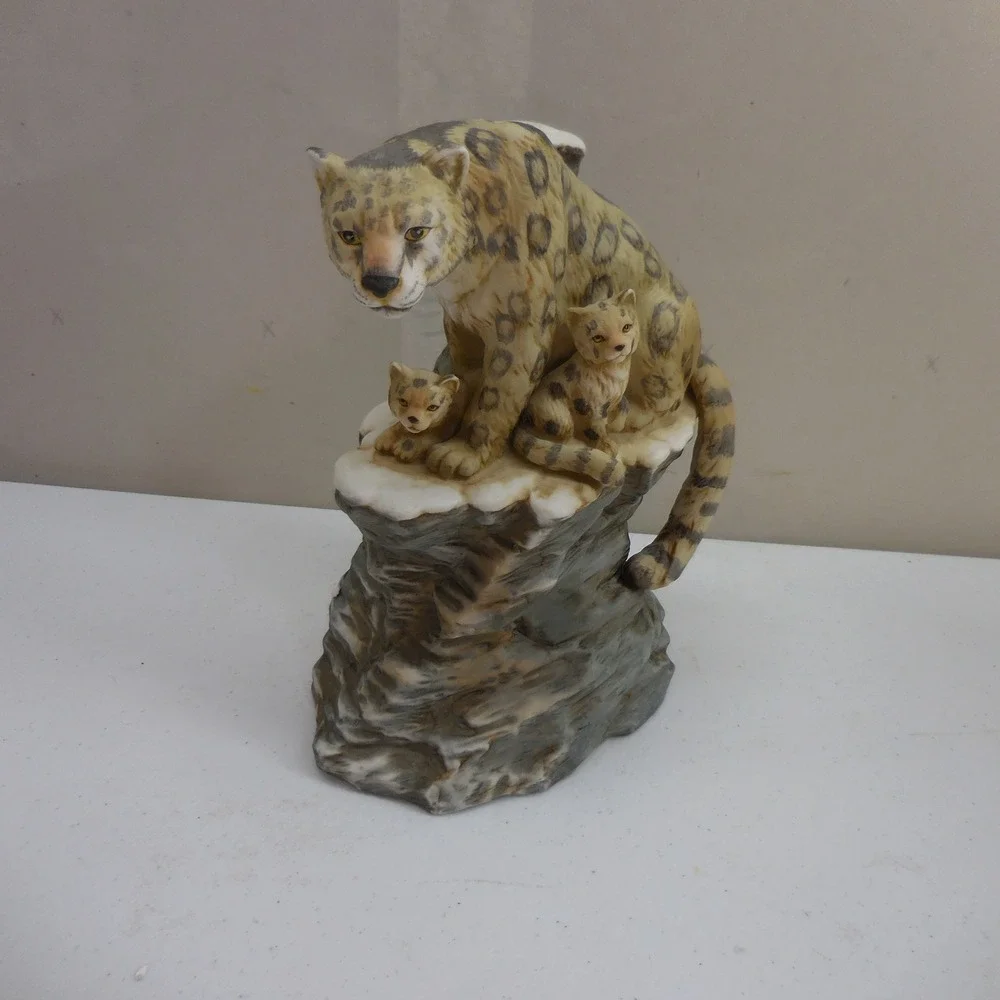 Ski Country 1979 Snow Leopard Wildlife Series Limited Edition Decanter with Box